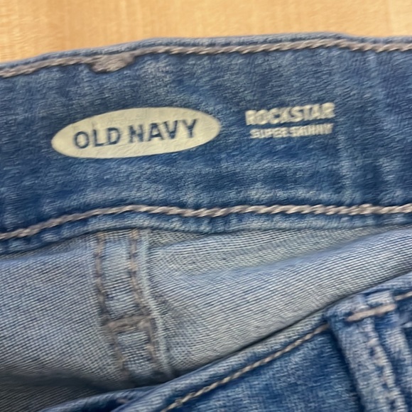 Old Navy Rockstar Super Skinny jeans - Picture 5 of 6